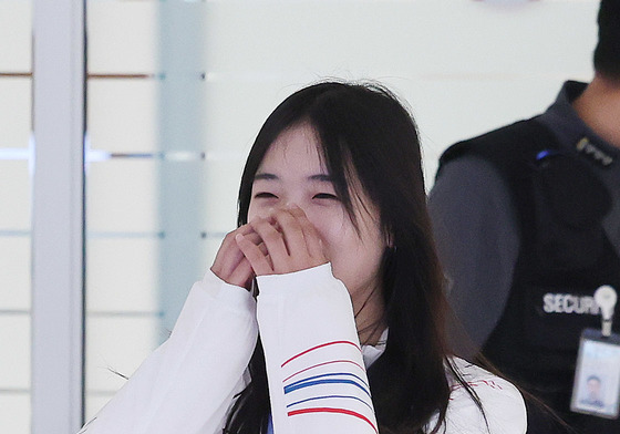 최가온 '입국하자 환영인파에 깜짝'