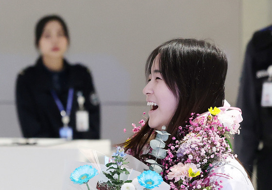 최가온, 금빛 미소 지으며 귀국