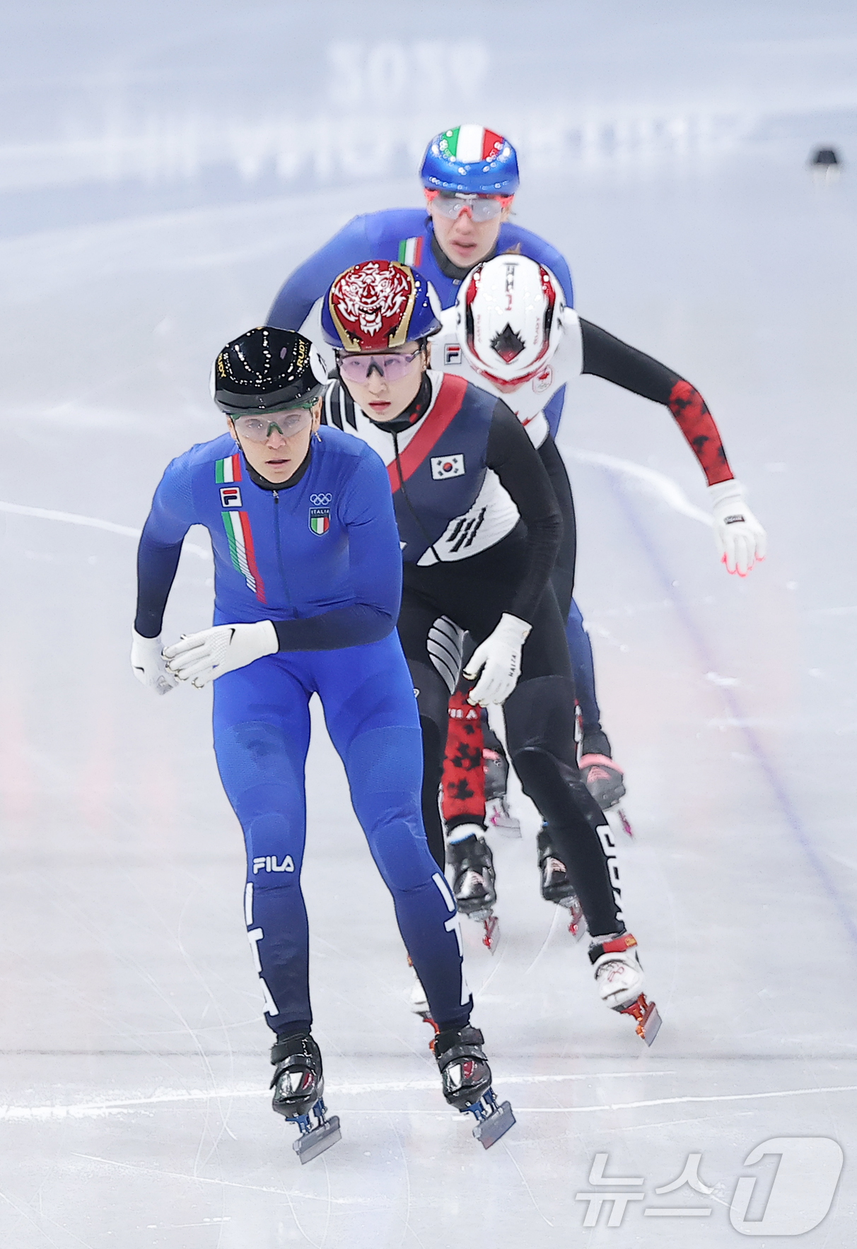 (밀라노=뉴스1) 김성진 기자 = 쇼트트랙 최민정이 16일(현지시간) 이탈리아 밀라노 아이스스케이팅 아레나에서 열린 2026 밀라노·코르티나담페초 동계올림픽 쇼트트랙 여자 1000 …