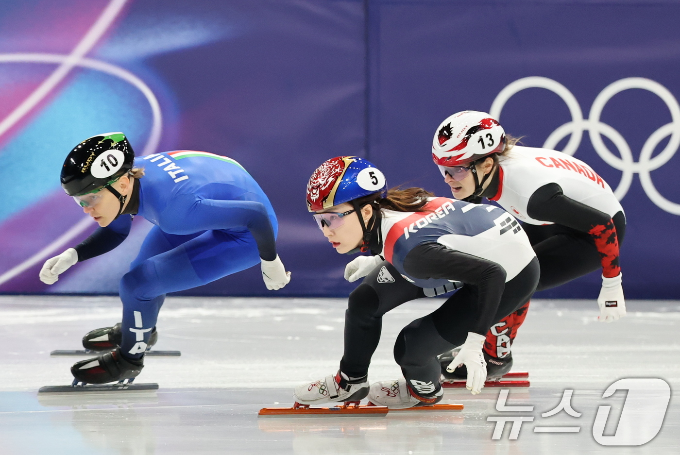 (밀라노=뉴스1) 김진환 기자 = 쇼트트랙 최민정이 16일(현지시간) 이탈리아 밀라노 아이스스케이팅 아레나에서 열린 2026 밀라노·코르티나담페초 동계올림픽 쇼트트랙 여자 1000 …