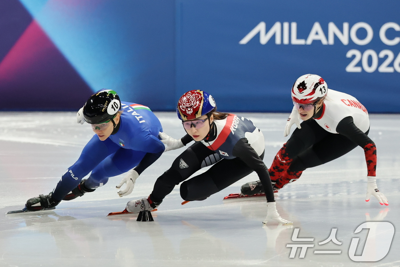 (밀라노=뉴스1) 김진환 기자 = 쇼트트랙 최민정이 16일(현지시간) 이탈리아 밀라노 아이스스케이팅 아레나에서 열린 2026 밀라노·코르티나담페초 동계올림픽 쇼트트랙 여자 1000 …