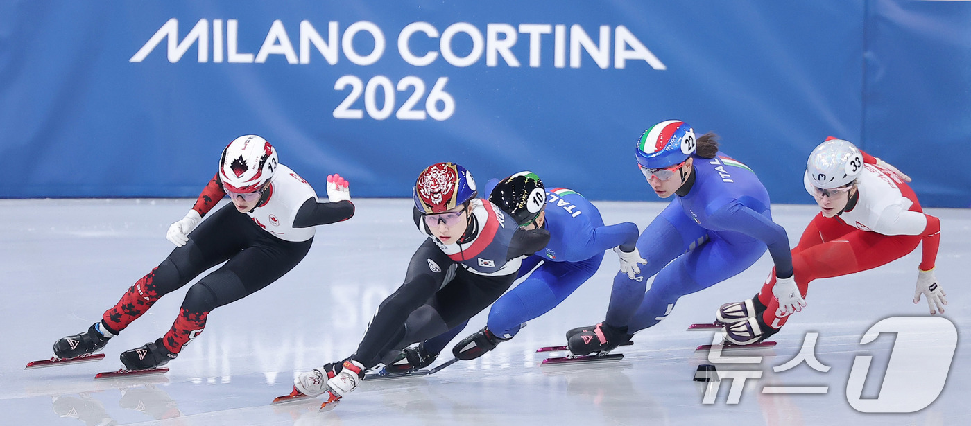 (밀라노=뉴스1) 김성진 기자 = 쇼트트랙 최민정이 16일(현지시간) 이탈리아 밀라노 아이스스케이팅 아레나에서 열린 2026 밀라노·코르티나담페초 동계올림픽 쇼트트랙 여자 1000 …