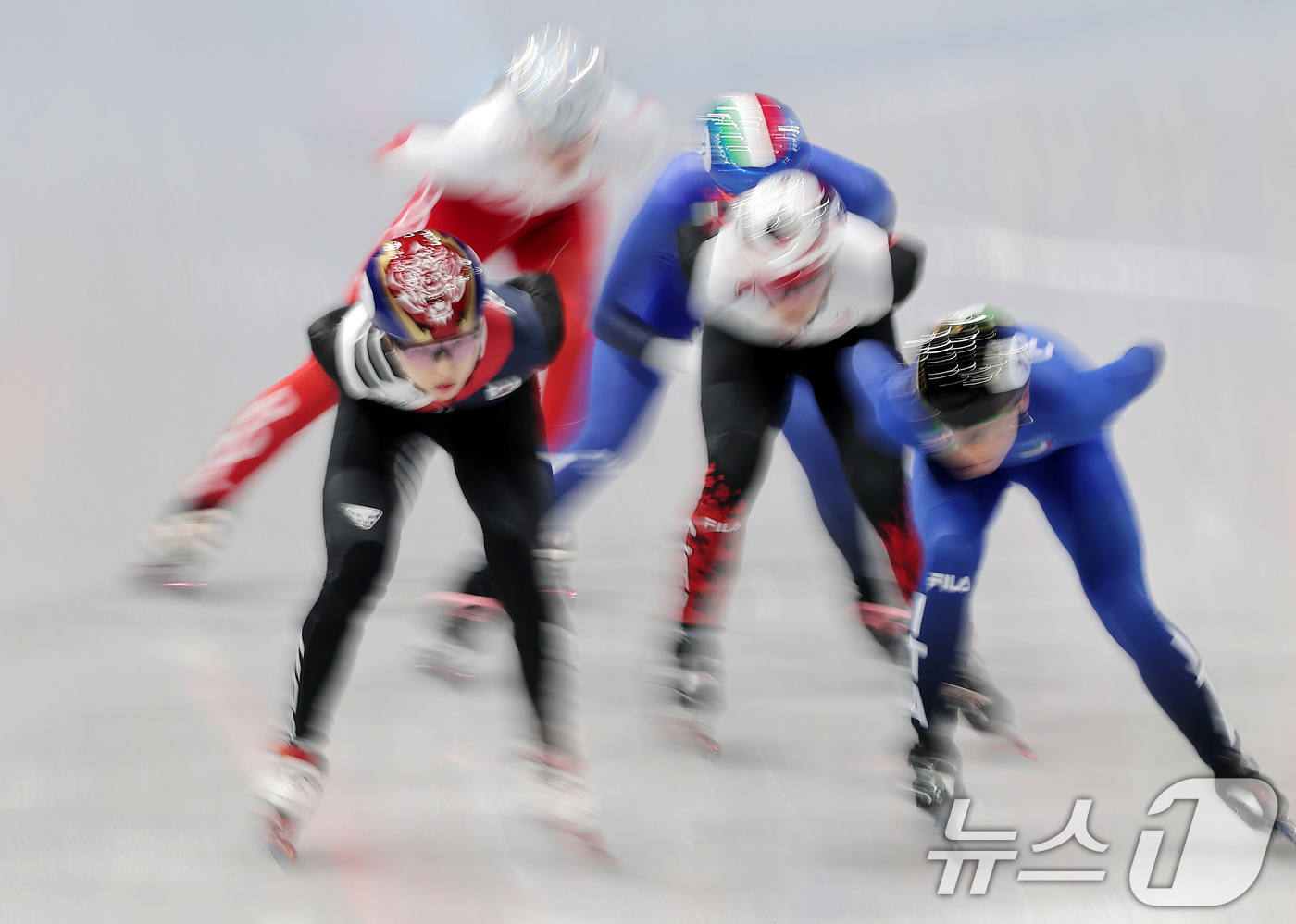 (밀라노=뉴스1) 김성진 기자 = 쇼트트랙 최민정이 16일(현지시간) 이탈리아 밀라노 아이스스케이팅 아레나에서 열린 2026 밀라노·코르티나담페초 동계올림픽 쇼트트랙 여자 1000 …