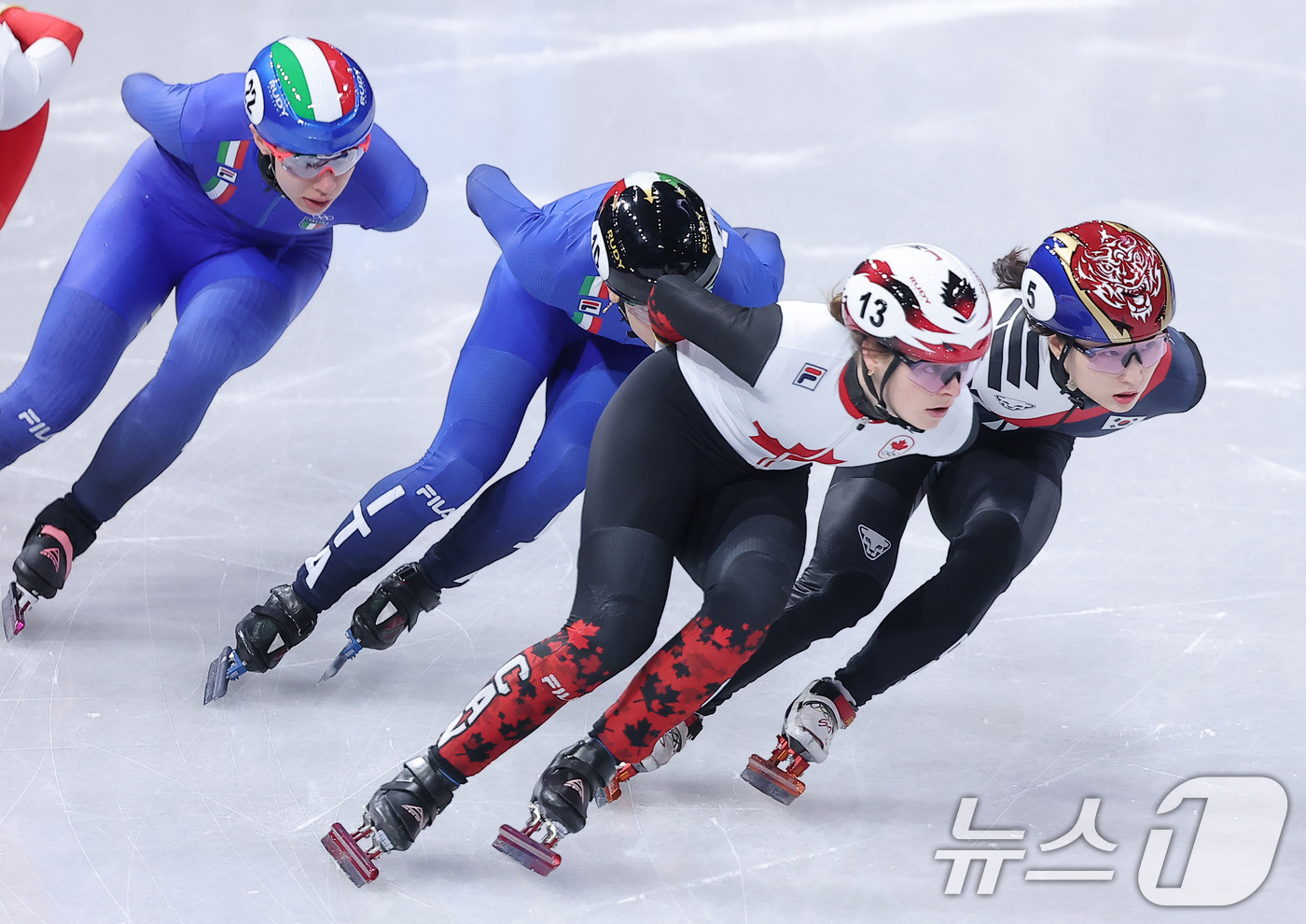 (밀라노=뉴스1) 김성진 기자 = 쇼트트랙 최민정이 16일(현지시간) 이탈리아 밀라노 아이스스케이팅 아레나에서 열린 2026 밀라노·코르티나담페초 동계올림픽 쇼트트랙 여자 1000 …