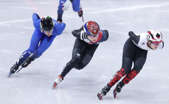 강력한 경쟁자들과 레이스 펼치는 최민정