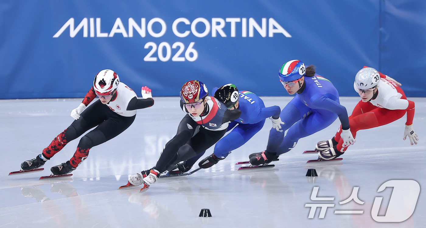 (밀라노=뉴스1) 김성진 기자 = 쇼트트랙 최민정이 16일(현지시간) 이탈리아 밀라노 아이스스케이팅 아레나에서 열린 2026 밀라노·코르티나담페초 동계올림픽 쇼트트랙 여자 1000 …