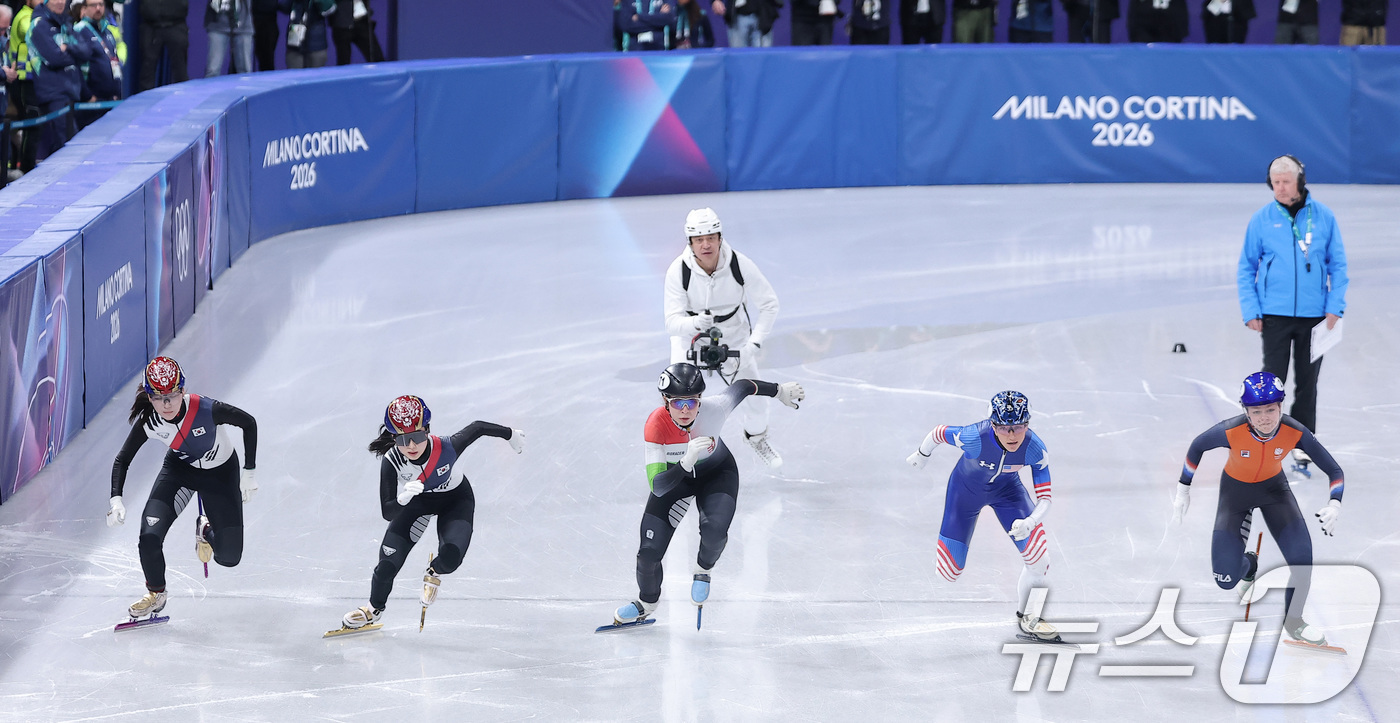 (밀라노=뉴스1) 김성진 기자 = 쇼트트랙 노도희와 김길리가이 16일(현지시간) 이탈리아 밀라노 아이스스케이팅 아레나에서 열린 2026 밀라노·코르티나담페초 동계올림픽 쇼트트랙 여 …