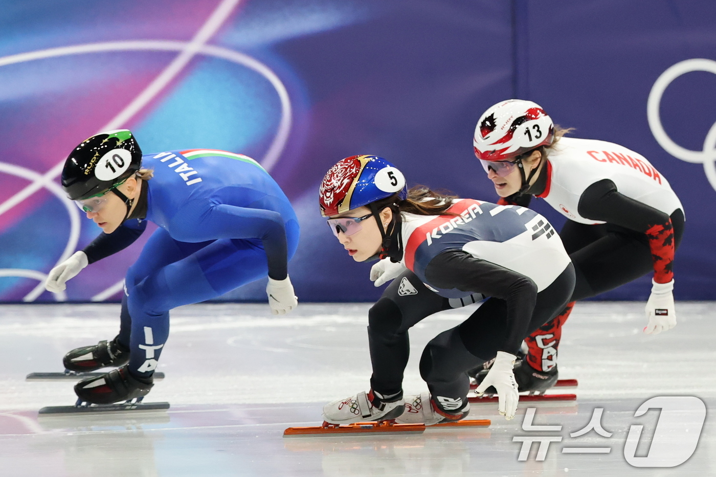 (밀라노=뉴스1) 김진환 기자 = 쇼트트랙 최민정이 16일(현지시간) 이탈리아 밀라노 아이스스케이팅 아레나에서 열린 2026 밀라노·코르티나담페초 동계올림픽 쇼트트랙 여자 1000 …