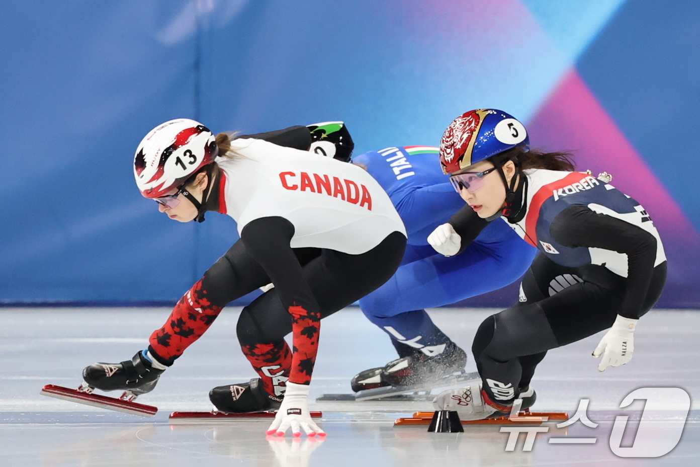 (밀라노=뉴스1) 김진환 기자 = 쇼트트랙 최민정이 16일(현지시간) 이탈리아 밀라노 아이스스케이팅 아레나에서 열린 2026 밀라노·코르티나담페초 동계올림픽 쇼트트랙 여자 1000 …