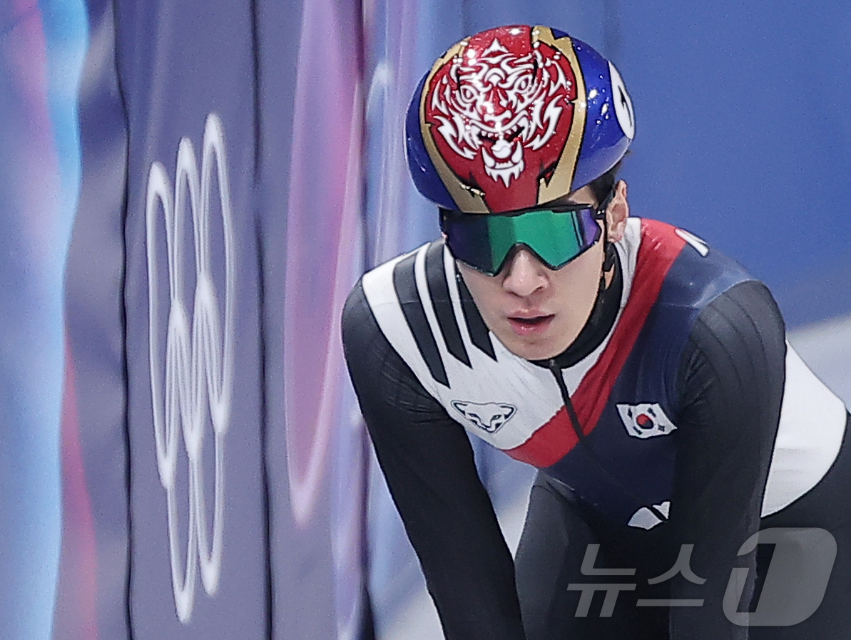 (밀라노=뉴스1) 김성진 기자 = 쇼트트랙 황대헌이 16일(현지시간) 이탈리아 밀라노 아이스스케이팅 아레나에서 열린 2026 밀라노·코르티나담페초 동계올림픽 쇼트트랙 남자 500m …