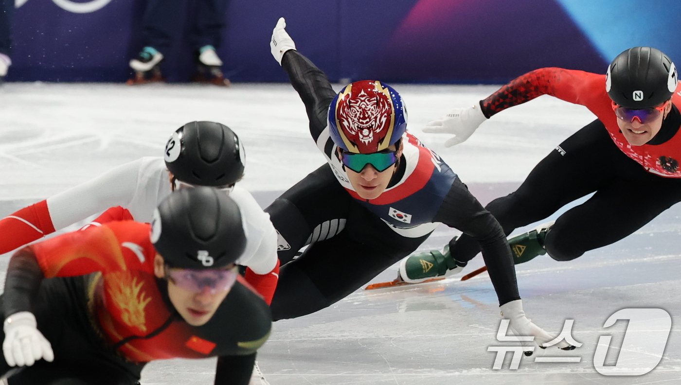 (밀라노=뉴스1) 김진환 기자 = 쇼트트랙 황대헌이 16일(현지시간) 이탈리아 밀라노 아이스스케이팅 아레나에서 열린 2026 밀라노·코르티나담페초 동계올림픽 쇼트트랙 남자 500m …