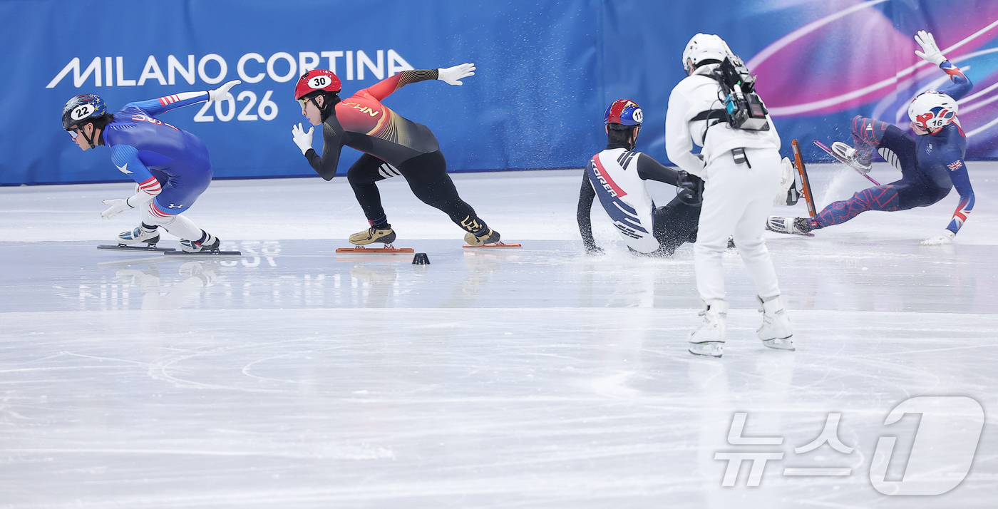 (밀라노=뉴스1) 김성진 기자 = 임종언이 16일(현지시간) 이탈리아 밀라노 아이스스케이팅 아레나에서 열린 2026 밀라노·코르티나담페초 동계올림픽 쇼트트랙 남자 500m 예선에서 …