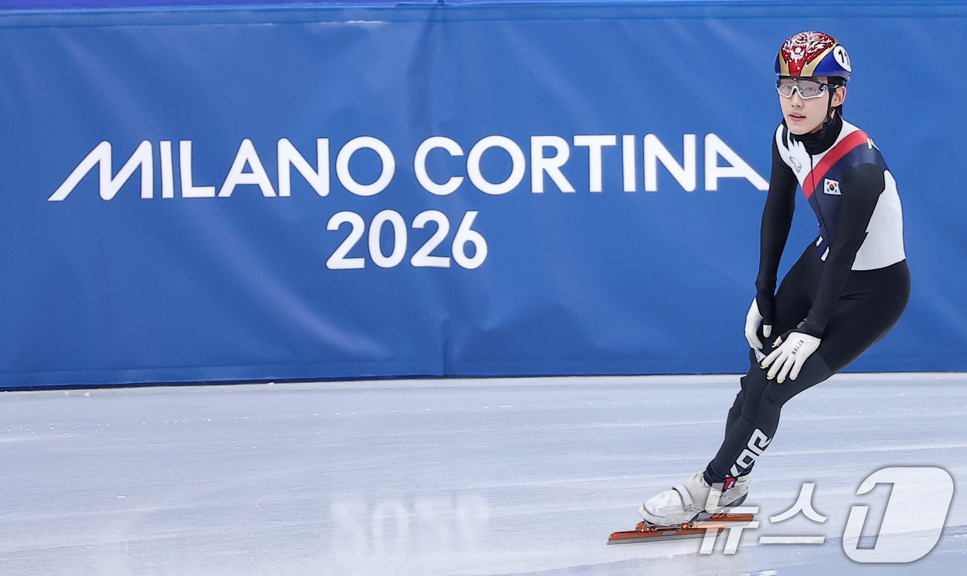 (밀라노=뉴스1) 김성진 기자 = 쇼트트랙 임종언이 16일(현지시간) 이탈리아 밀라노 아이스스케이팅 아레나에서 열린 2026 밀라노·코르티나담페초 동계올림픽 쇼트트랙 남자 500m …