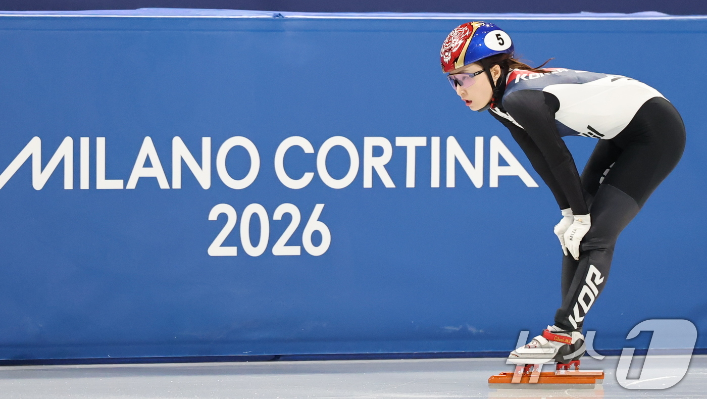 (밀라노=뉴스1) 김진환 기자 = 쇼트트랙 최민정이 16일(현지시간) 이탈리아 밀라노 아이스스케이팅 아레나에서 열린 2026 밀라노·코르티나담페초 동계올림픽 쇼트트랙 여자 1000 …