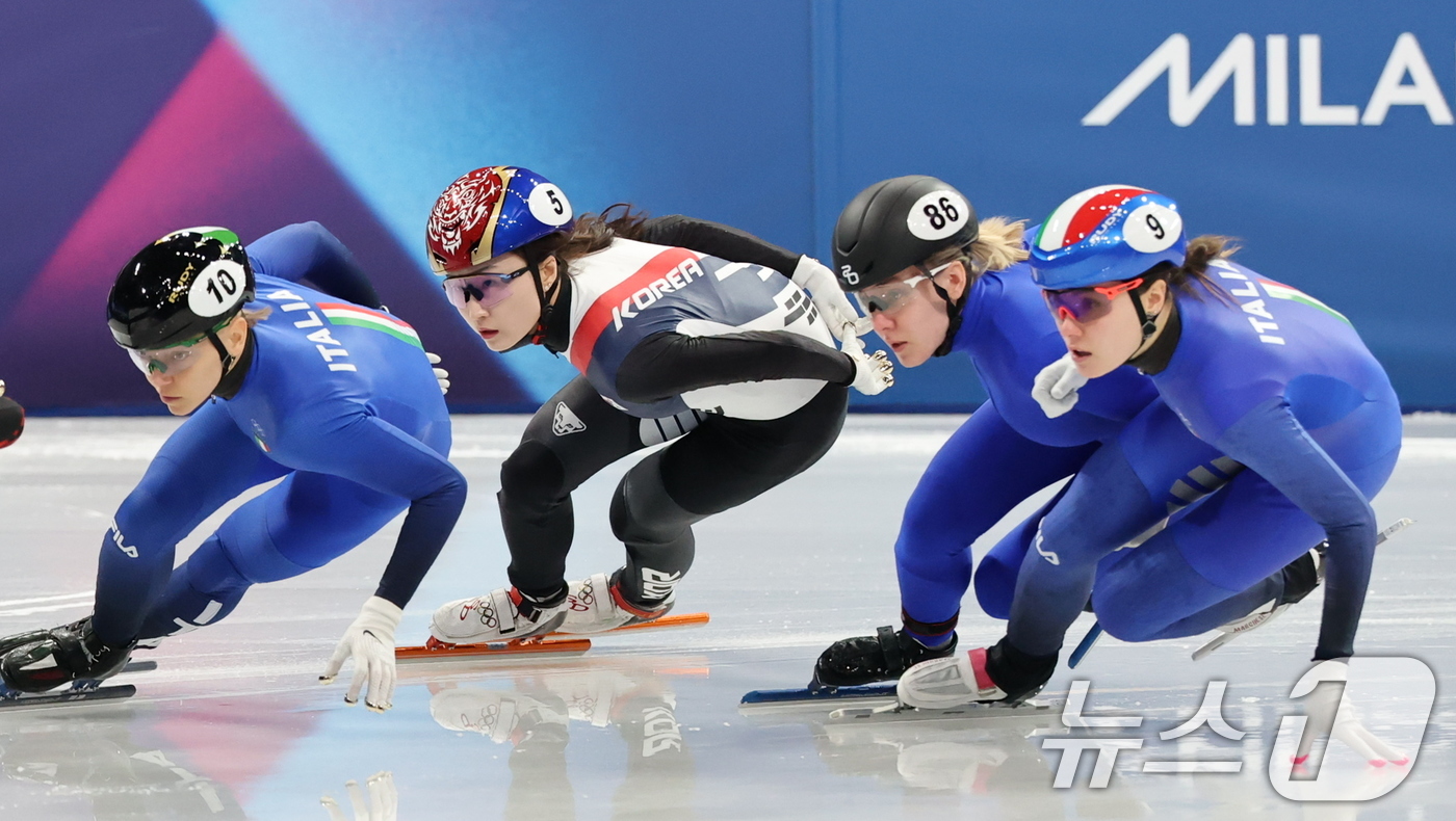 (밀라노=뉴스1) 김진환 기자 = 쇼트트랙 최민정이 16일(현지시간) 이탈리아 밀라노 아이스스케이팅 아레나에서 열린 2026 밀라노·코르티나담페초 동계올림픽 쇼트트랙 여자 1000 …