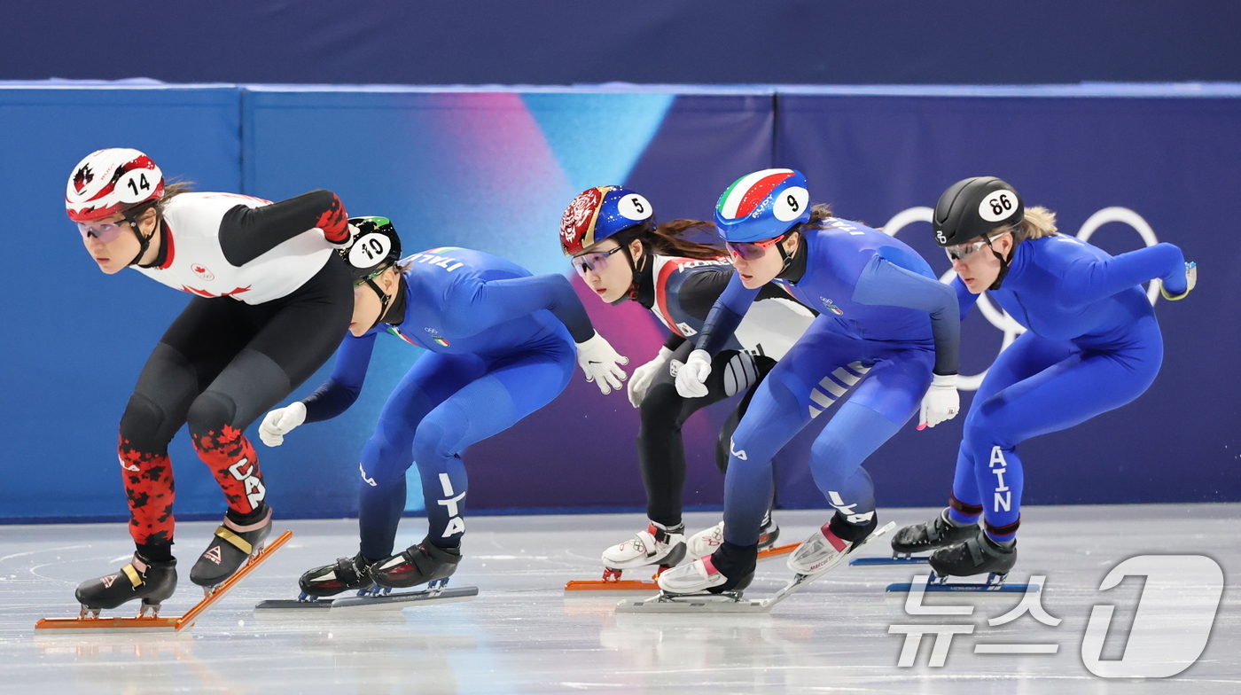 (밀라노=뉴스1) 김진환 기자 = 쇼트트랙 최민정이 16일(현지시간) 이탈리아 밀라노 아이스스케이팅 아레나에서 열린 2026 밀라노·코르티나담페초 동계올림픽 쇼트트랙 여자 1000 …