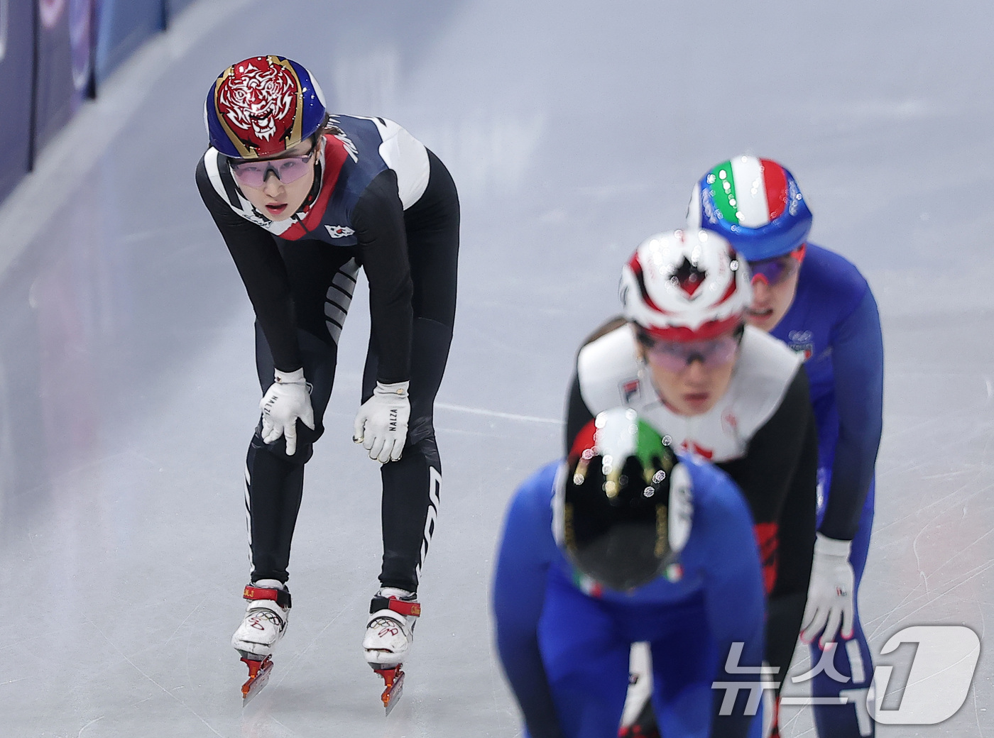 (밀라노=뉴스1) 김성진 기자 = 쇼트트랙 최민정이 16일(현지시간) 이탈리아 밀라노 아이스스케이팅 아레나에서 열린 2026 밀라노·코르티나담페초 동계올림픽 쇼트트랙 여자 1000 …