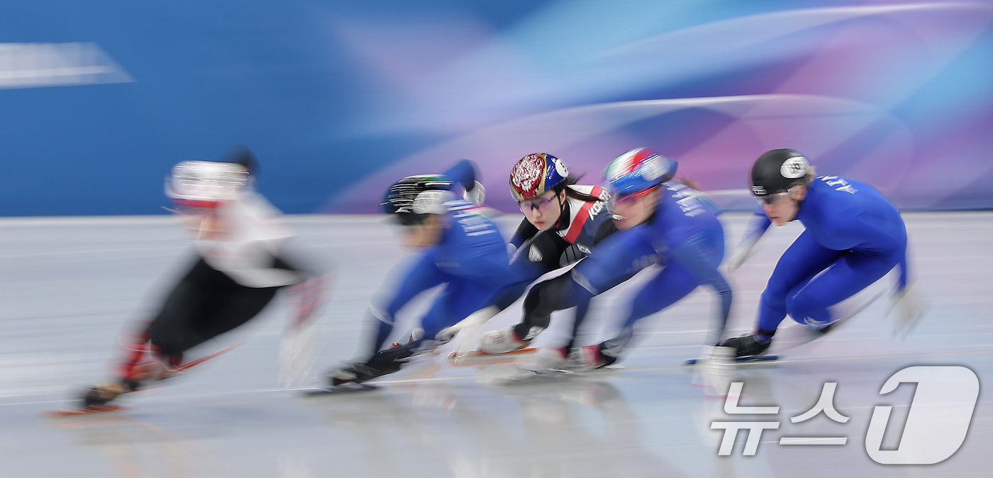 (밀라노=뉴스1) 김성진 기자 = 쇼트트랙 최민정이 16일(현지시간) 이탈리아 밀라노 아이스스케이팅 아레나에서 열린 2026 밀라노·코르티나담페초 동계올림픽 쇼트트랙 여자 1000 …