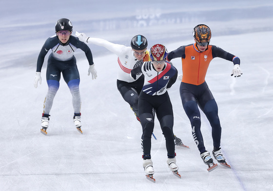 마지막 주자 임종언, 1위로 결승선 통과