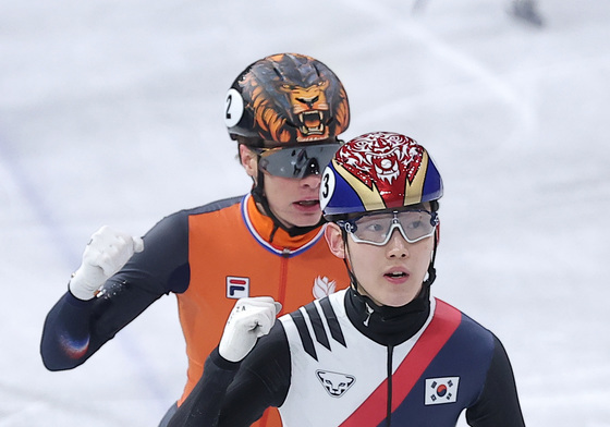 임종언, 주먹 불끈