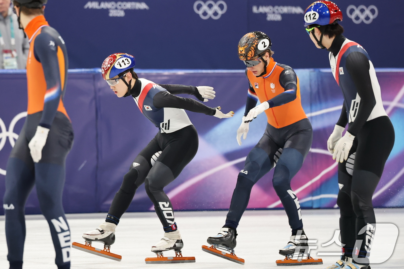 (밀라노=뉴스1) 김진환 기자 = 쇼트트랙 남자 계주 마지막 주자인 임종언이 16일(현지시간) 이탈리아 밀라노 아이스스케이팅 아레나에서 열린 2026 밀라노·코르티나담페초 동계올림 …