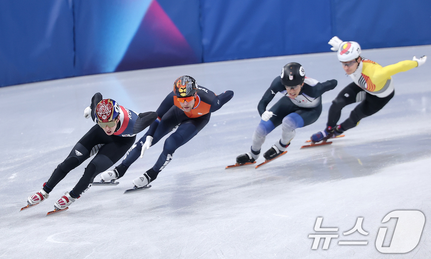 (밀라노=뉴스1) 김성진 기자 = 쇼트트랙 신동민이 16일(현지시간) 이탈리아 밀라노 아이스스케이팅 아레나에서 열린 2026 밀라노·코르티나담페초 동계올림픽 쇼트트랙 남자 5000 …