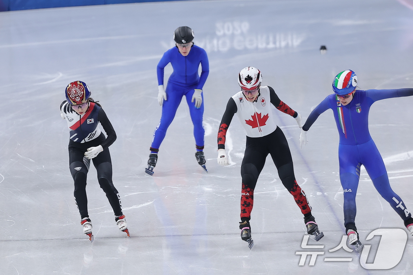 (밀라노=뉴스1) 김성진 기자 = 최민정이 16일(현지시간) 이탈리아 밀라노 아이스스케이팅 아레나에서 열린 2026 밀라노·코르티나담페초 동계올림픽 쇼트트랙 여자 1000m 순위 …