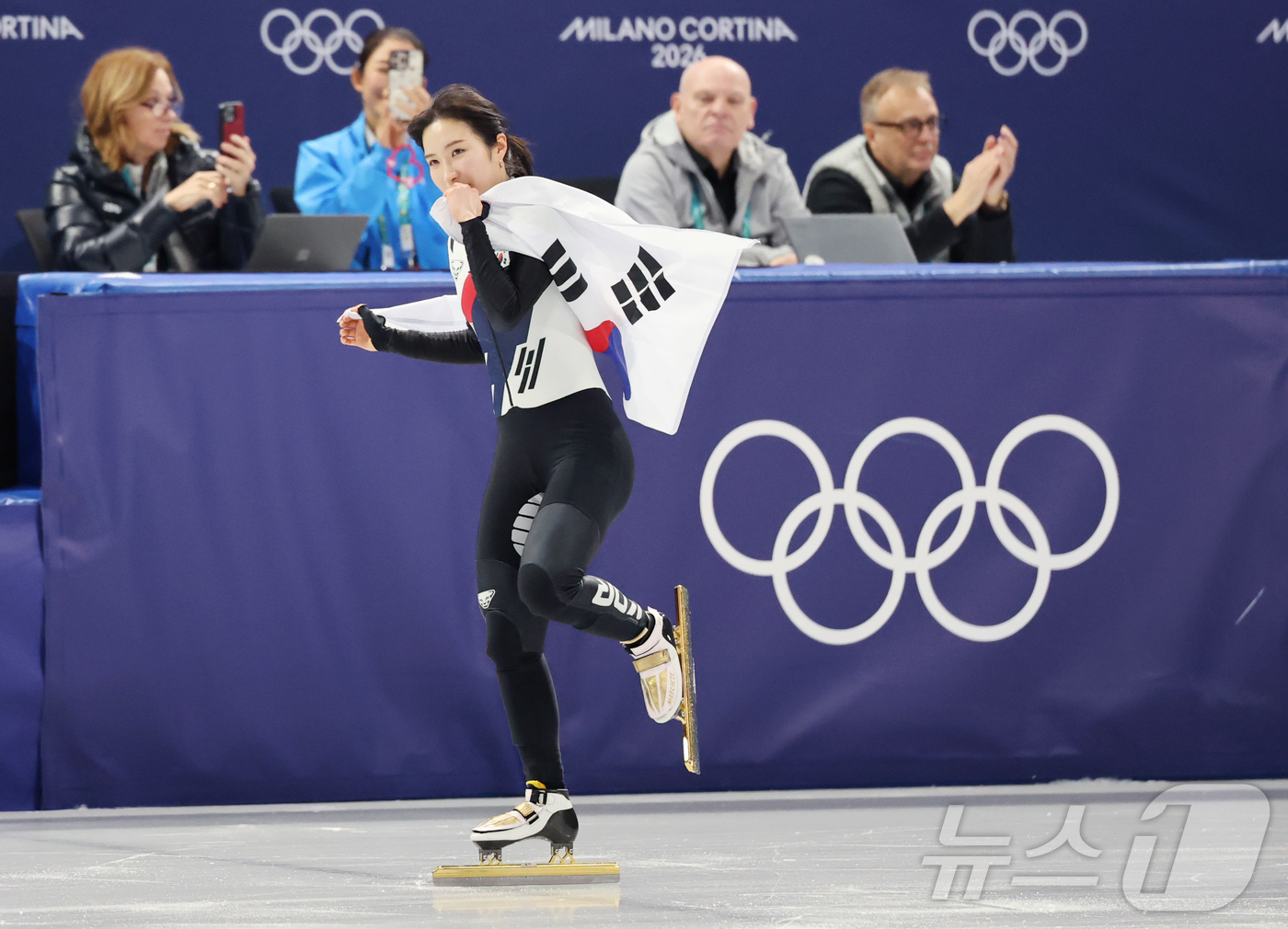 (밀라노=뉴스1) 김진환 기자 = 쇼트트랙 김길리가 16일(현지시간) 이탈리아 밀라노 아이스스케이팅 아레나에서 열린 2026 밀라노·코르티나담페초 동계올림픽 쇼트트랙 여자 1000 …