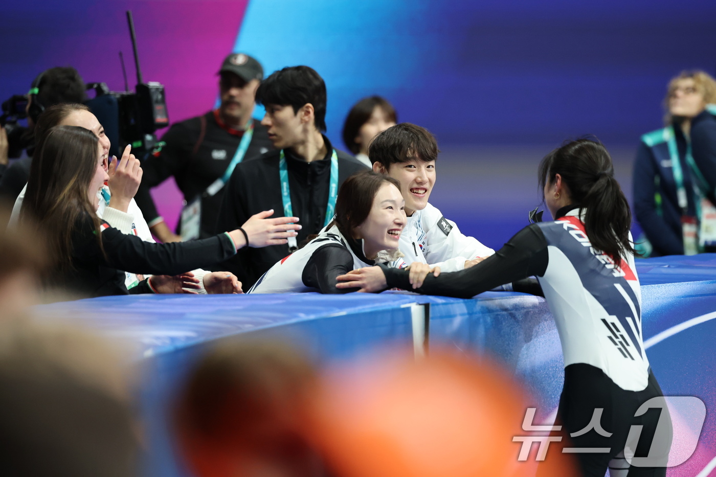 (밀라노=뉴스1) 김진환 기자 = 김길리가 16일(현지시간) 이탈리아 밀라노 아이스스케이팅 아레나에서 열린 2026 밀라노·코르티나담페초 동계올림픽 쇼트트랙 여자 1000m 결승에 …