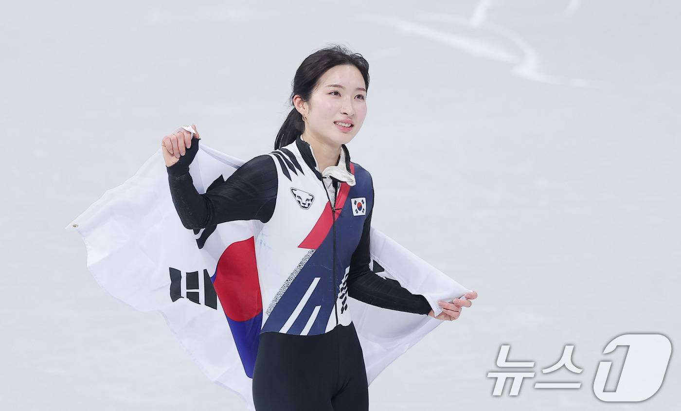 (밀라노=뉴스1) 김성진 기자 = 김길리가 16일(현지시간) 이탈리아 밀라노 아이스스케이팅 아레나에서 열린 2026 밀라노·코르티나담페초 동계올림픽 쇼트트랙 여자 1000m 결승에 …
