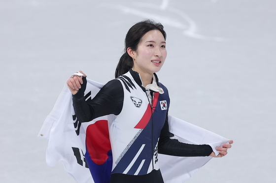 태극기 든 김길리