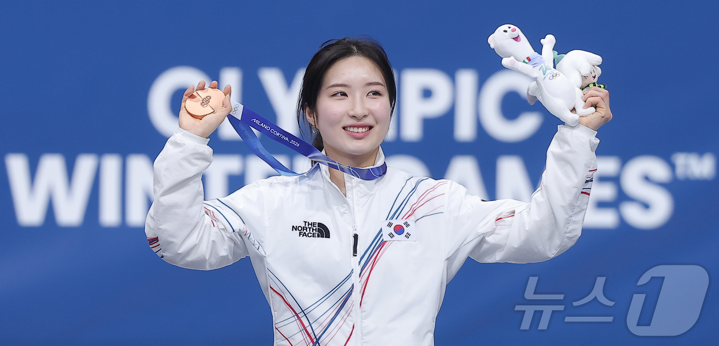 (밀라노=뉴스1) 김성진 기자 = 쇼트트랙 김길리가 16일(현지시간) 이탈리아 밀라노 아이스스케이팅 아레나에서 열린 2026 밀라노·코르티나담페초 동계올림픽 쇼트트랙 여자 1000 …