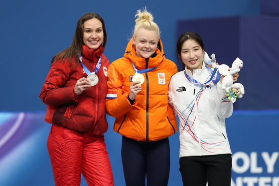 '동메달' 김길리, 메달리스트들과 함께