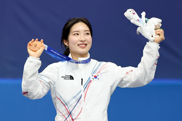 김길리 쇼트트랙 1000m 銅, 6호 메달…여자컬링, 中 꺾고 4강 청신호(종합)