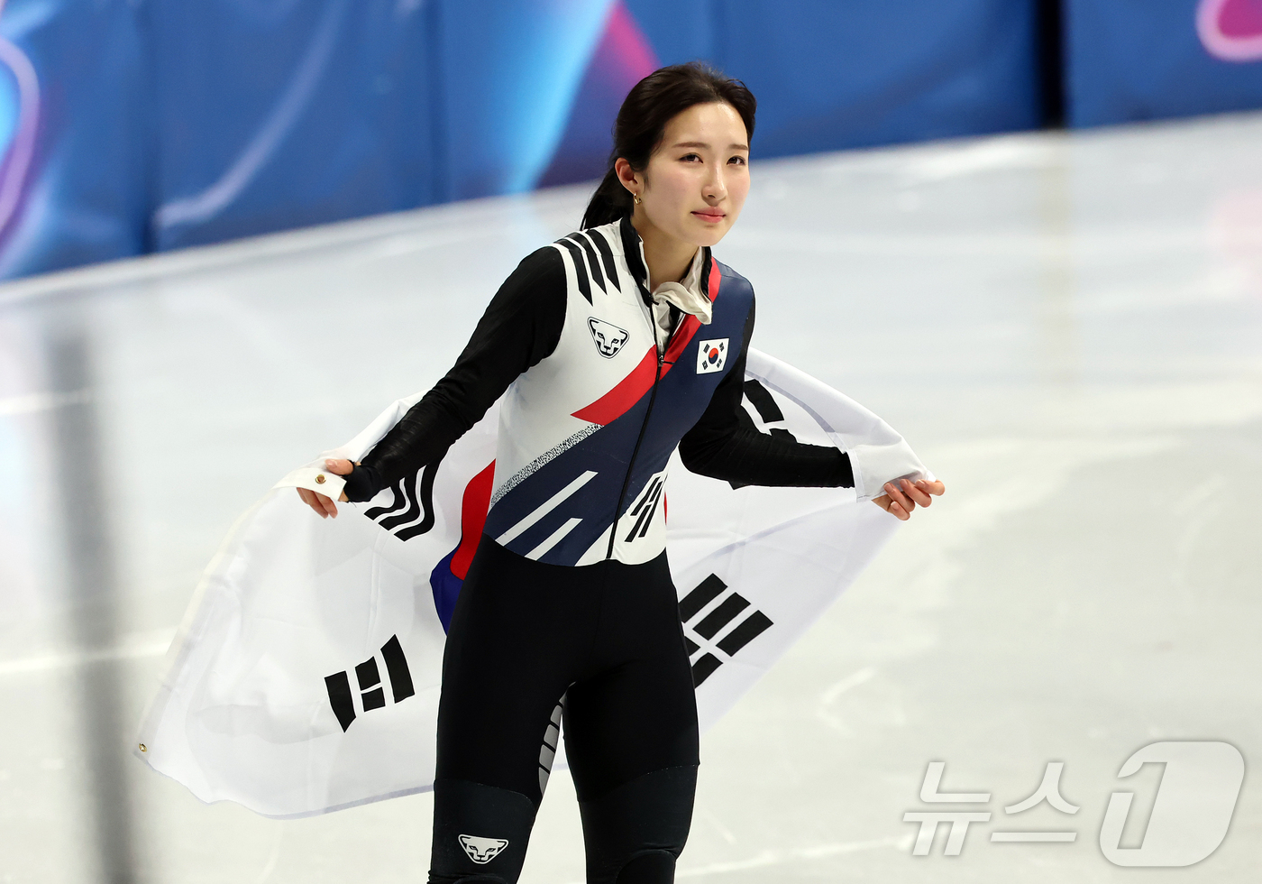 (밀라노=뉴스1) 김진환 기자 = 쇼트트랙 김길리가 16일(현지시간) 이탈리아 밀라노 아이스스케이팅 아레나에서 열린 2026 밀라노·코르티나담페초 동계올림픽 쇼트트랙 여자 1000 …