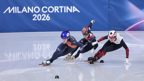 코트니 사로에게 밀리는 김길리