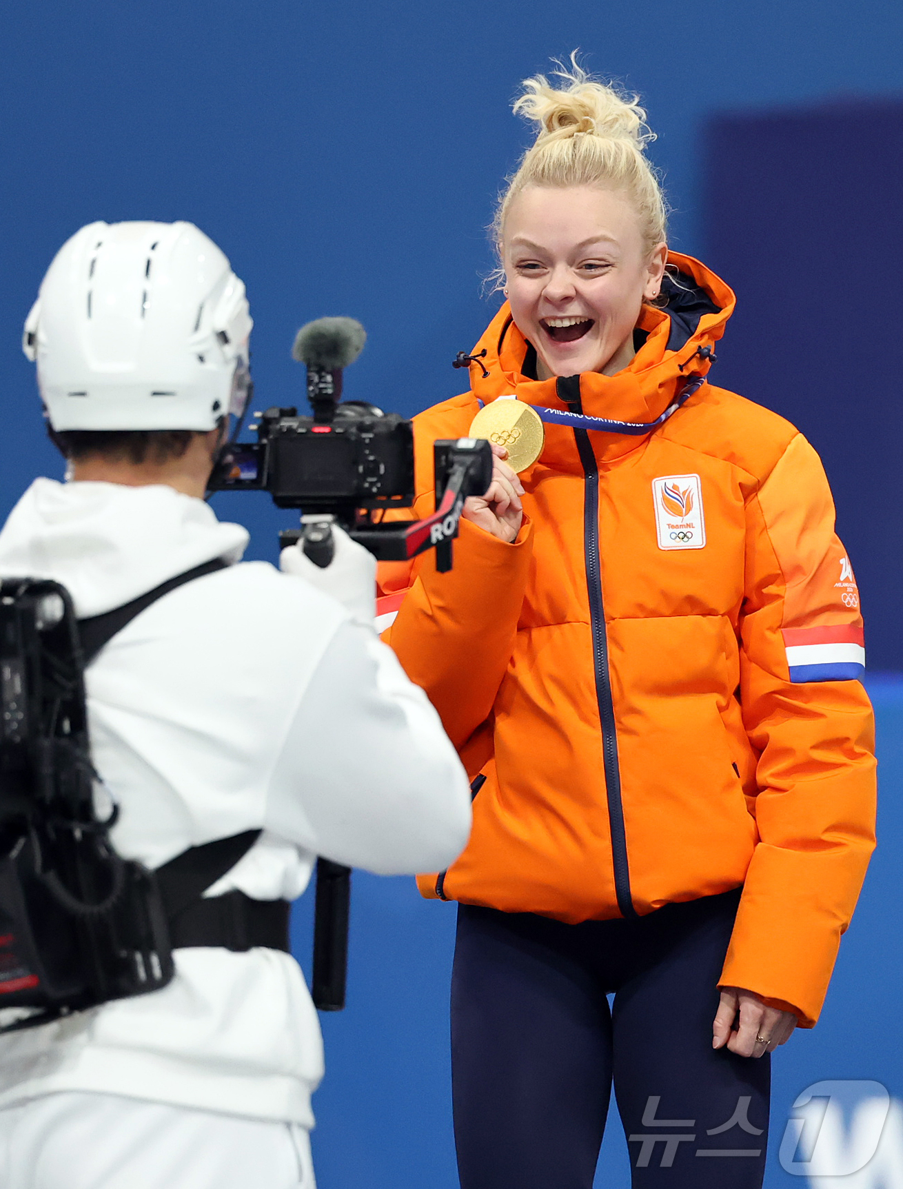 (밀라노=뉴스1) 김진환 기자 = 2026 밀라노·코르티나담페초 동계올림픽 쇼트트랙 여자 1000m에서 금메달을 획득한 네덜란드 쇼트트랙의 산드라 벨제부르가 16일(현지시간) 이탈 …
