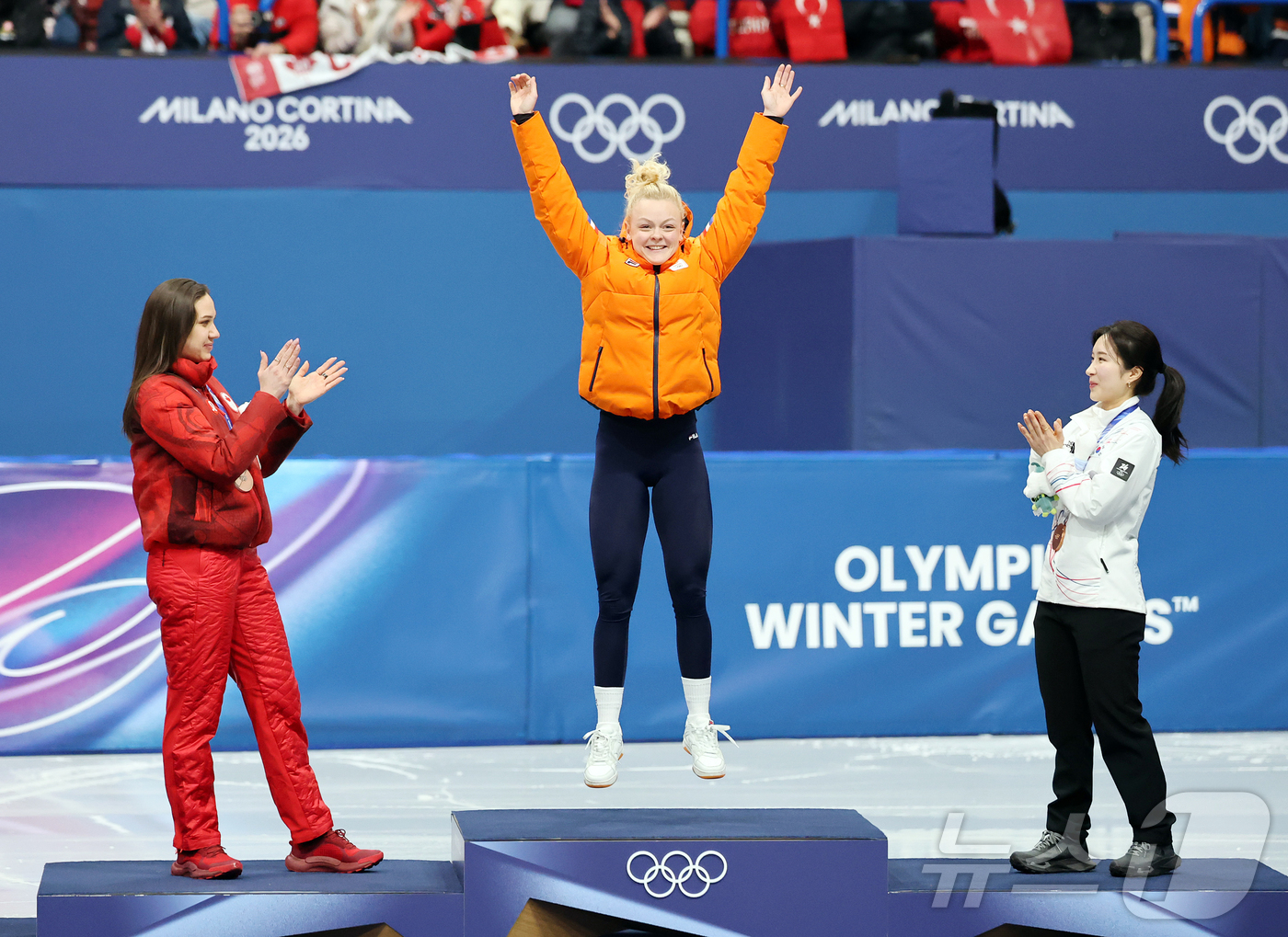 (밀라노=뉴스1) 김진환 기자 = 2026 밀라노·코르티나담페초 동계올림픽 쇼트트랙 여자 1000m에서 금메달을 획득한 네덜란드 쇼트트랙의 산드라 벨제부르가 16일(현지시간) 이탈 …