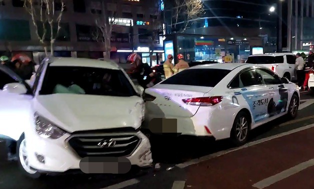 서울 장한평역 인근서 역주행 6중 추돌사고…5명 병원 이송