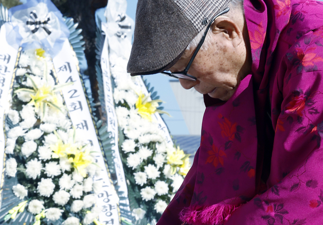 '술 한잔 받으세요'