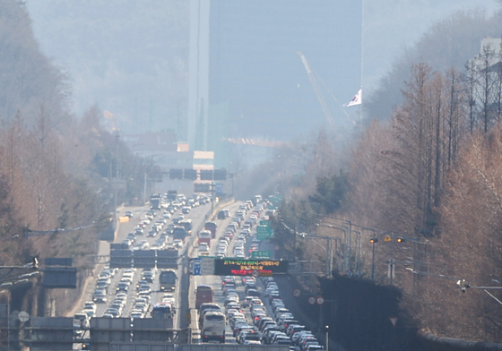 설날 귀경길, '답답한 고속도로'