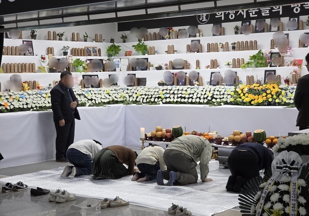유가족, 여객기 참사 설 합동차례