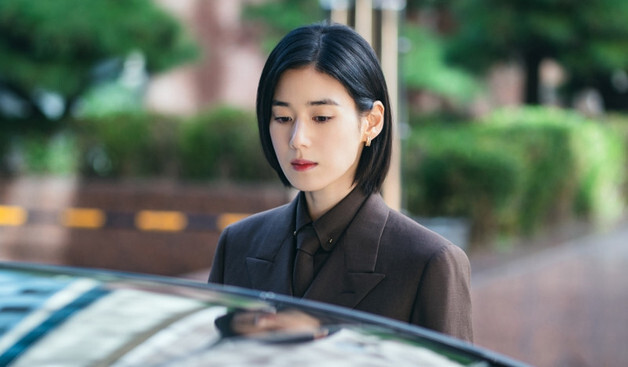 '아너' 정은채, '약혼설' 연우진과 '빅딜' 주고받나…심상찮은 기류