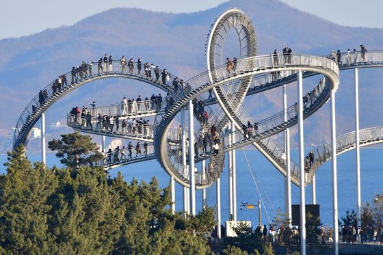 설 연휴 붐비는 포항 스페이스워크