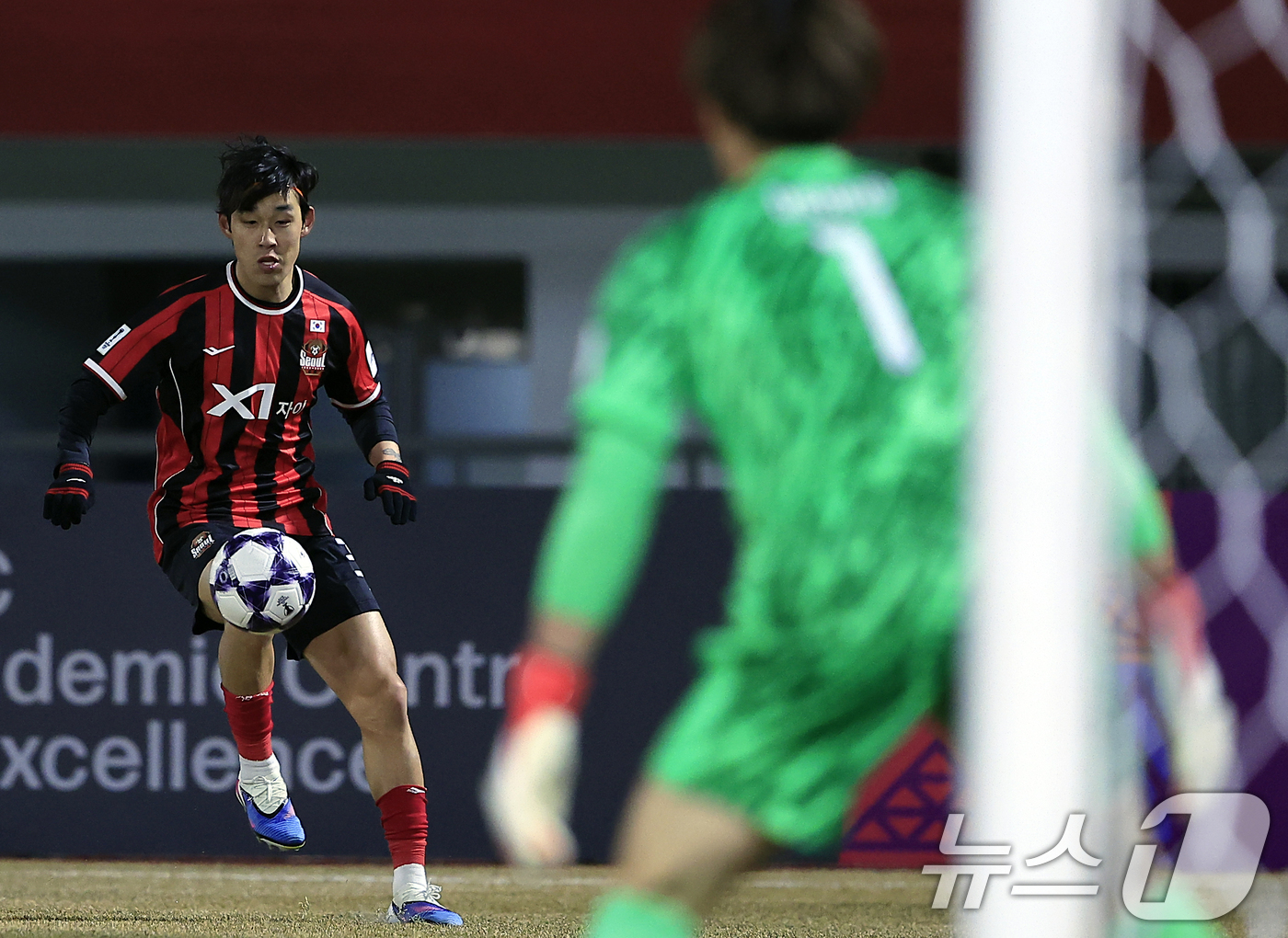 (서울=뉴스1) 박정호 기자 = 17일 오후 서울시 양천구 목동종합운동장에서 열린 AFC 챔피언스리그 엘리트(ACLE) 2025/26 리그 스테이지 8차전 FC서울과 산프레체 히로 …