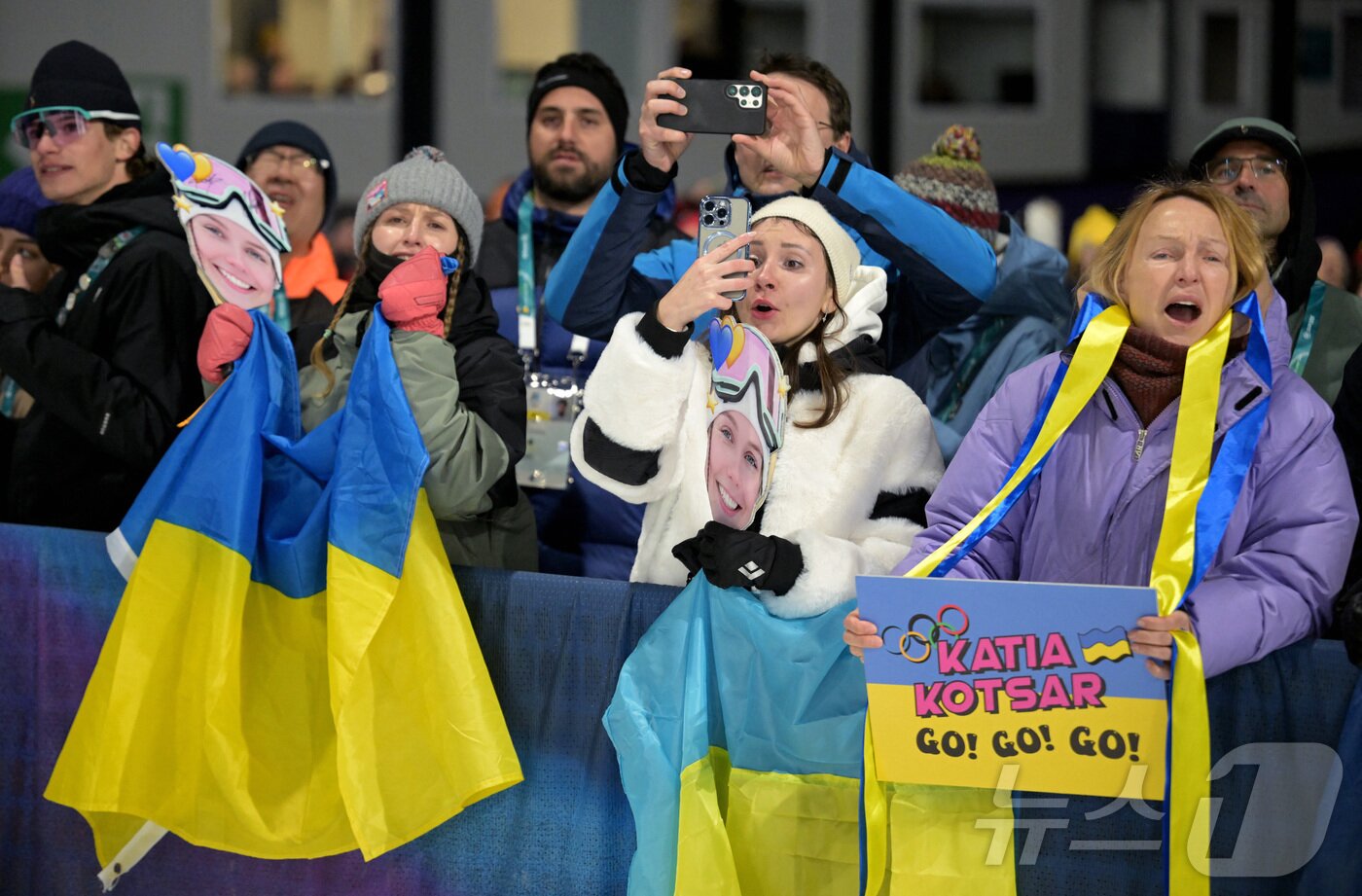 본문 이미지 - 올림픽에서 우크라이나를 응원하는 팬들의 모습 ⓒ 로이터=뉴스1