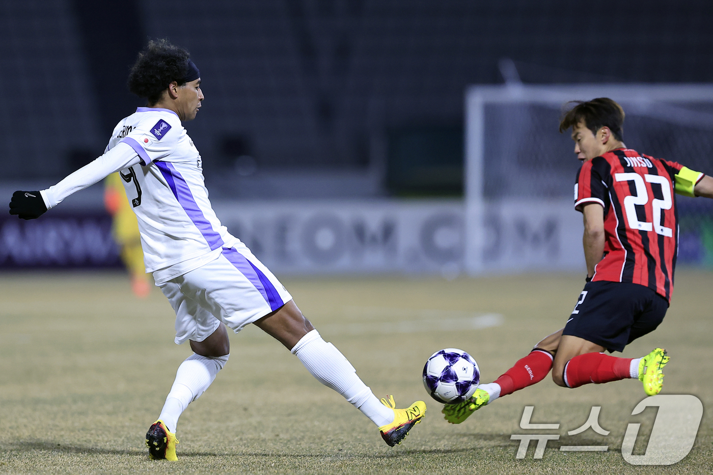 (서울=뉴스1) 박정호 기자 = 17일 오후 서울시 양천구 목동종합운동장에서 열린 AFC 챔피언스리그 엘리트(ACLE) 2025/26 리그 스테이지 8차전 FC서울과 산프레체 히로 …