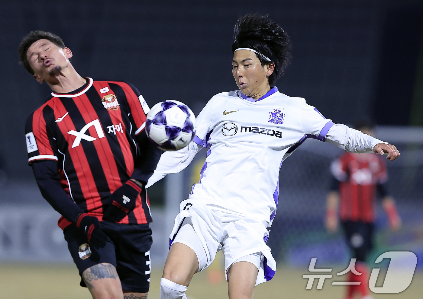 (서울=뉴스1) 박정호 기자 = 17일 오후 서울시 양천구 목동종합운동장에서 열린 AFC 챔피언스리그 엘리트(ACLE) 2025/26 리그 스테이지 8차전 FC서울과 산프레체 히로 …