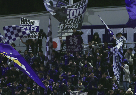 후반 추가시간에 두 골 몰아진 히로시마