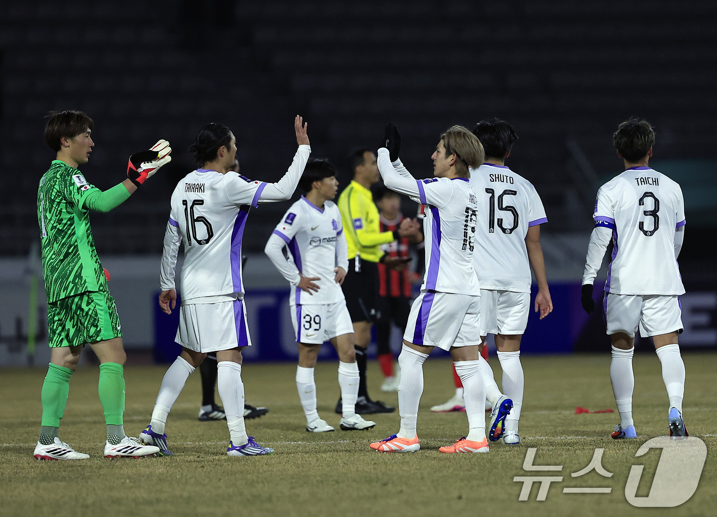 (서울=뉴스1) 박정호 기자 = 17일 오후 서울시 양천구 목동종합운동장에서 열린 AFC 챔피언스리그 엘리트(ACLE) 2025/26 리그 스테이지 8차전 FC서울과 산프레체 히로 …